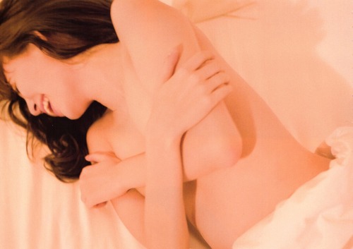 a-beautiful-g:  Haruna Kojima : 小嶋陽菜   