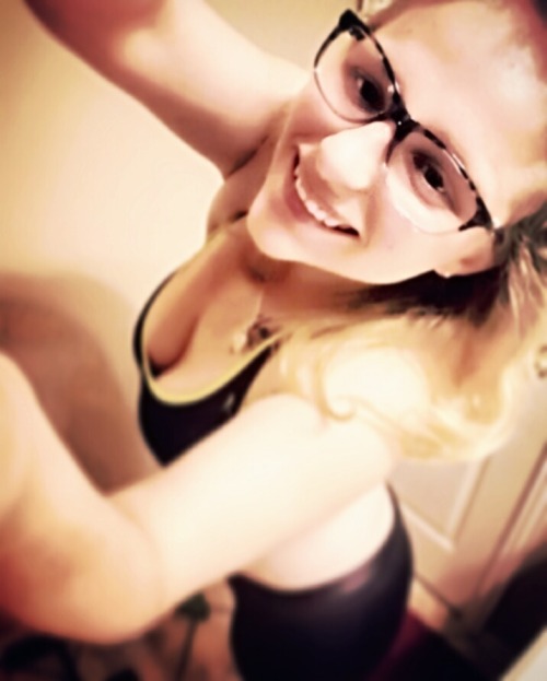 alexiaq24:HOT OR NOT?! RATE 1 TO 10 1 BEING UGLY 10 BEING FINE. 8 pretty hot