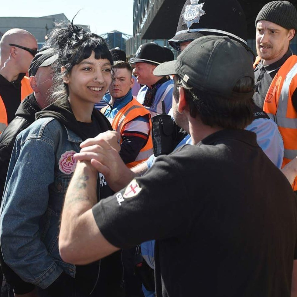 will-x-vi:  watchoutforintellect:  Saffiyah Khan steps in to defend another woman