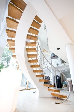 ealuxe:  Beautiful stairs design | Source | Facebook | Pinterest