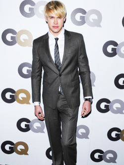 celebritymeat2-0:  Chord Overstreet’s bulge.