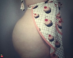 cherryredtoes:  Apron 🍒