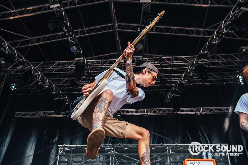 yourfavouritedevilentendu:    Neck Deep, Slam Dunk North, May 23 // Photo credit: