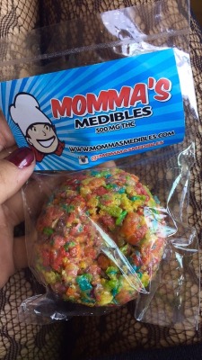 kawaiijamaican:  everybodyhateskimi:  skankin-it-easy:500mg Fruity Pebble Edible🔥💚  Will knock you on your fucking ass 👆🏼  I need this to be sent to philly  You will be straight up high and practically passed out the entire dayBELIEVE ME!