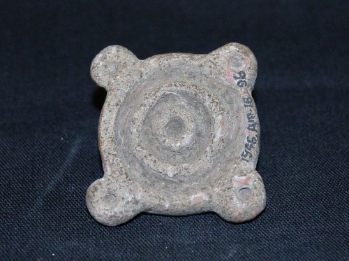 Aztec potterybody stamp (Post-Classic, Texcoco, Mexico).This stamp ismade of a greyish-brown ware, d