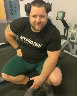 gavinqueen23:  I look like a strange Minnie Mouse 😂 #musclebear #gonnaspend12daysstraightinthegym #bearsofinstagram #beardsofinstagram #workinghardwith @sharkyem  #happy #iloveit #🐻 hope you are all having a great Sunday #strong  #lovinglife #❤️