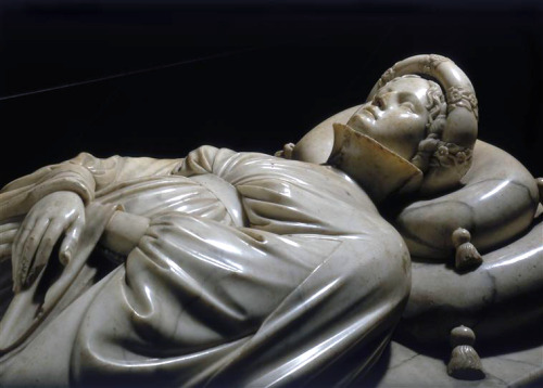 Tomb and monument of Ilaria Del Carretto by Jacopo della Quercia, 1408-c. 1413  