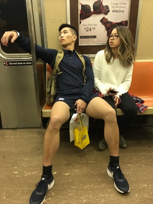 alllung: theasianinitiation: man spreading daddyyyyy 醉愛直男的粗腿