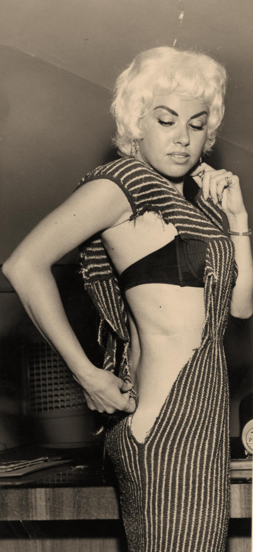 heart-shaped-apple:  Jeannie Carmen 
