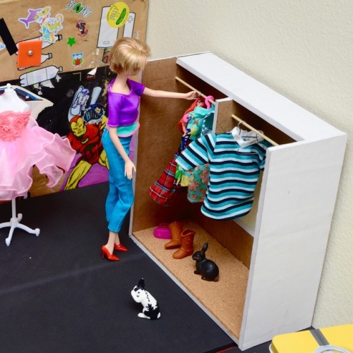 Barbie WardrobeOne day build: Open wardrobe made of cardboard (again using an Amazon box). The white