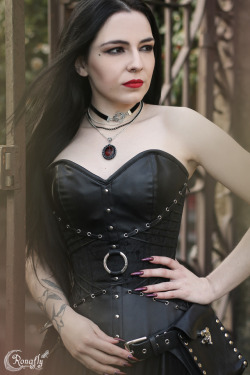 gothicandamazing:  Model: SilkyClothes: The