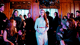 jemmablossom:cheryl blossom appreciation week ★ bonus day 8 - free choice → ‘how to walk like a boss