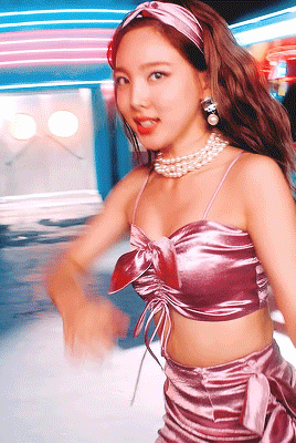jihyolegend: pretty in pink