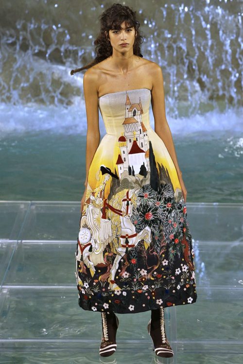 themusewithinthemusewithout: Fendi’s 90th anniversary show held at the Trevi Fountain (Fontana di T