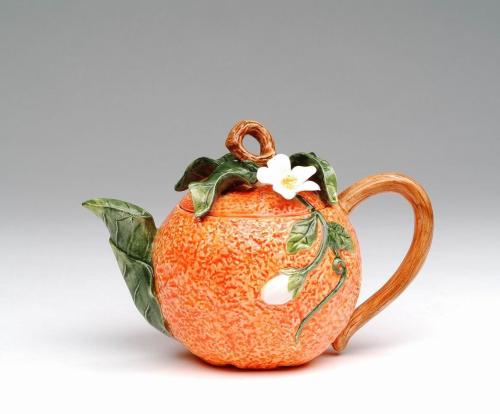 eyeheartfarms: Handpainted fruit teapots(Etsy)