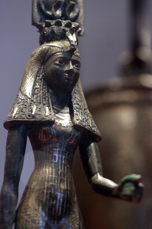 Statue of goddess Isis or  Hathor 25th dynasty or Late Period, 715 - 332 BC