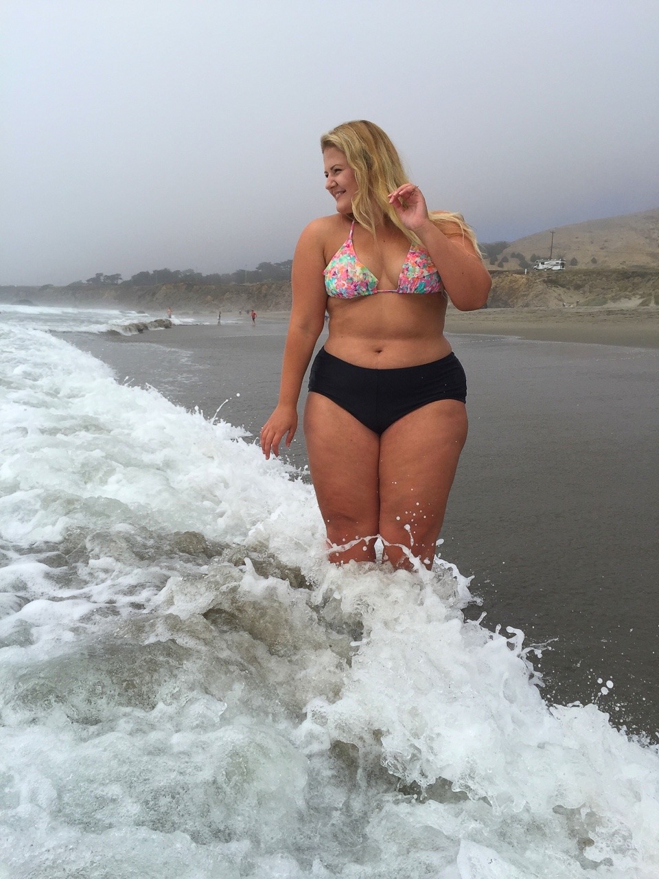 gonotme:marshmallowfluffwoman:Making a splash in Bodega Bay 💦👌🏼🌊💙