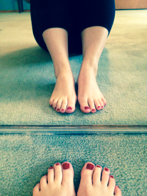 feastt-yourr-eyess: Had a request to post photos of my feet! Here they are!