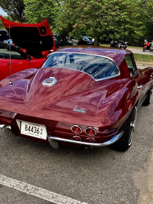 Here’s a 1966 C2 Corvette to get our weekend started. Sorry for the glare on the interior picture, b