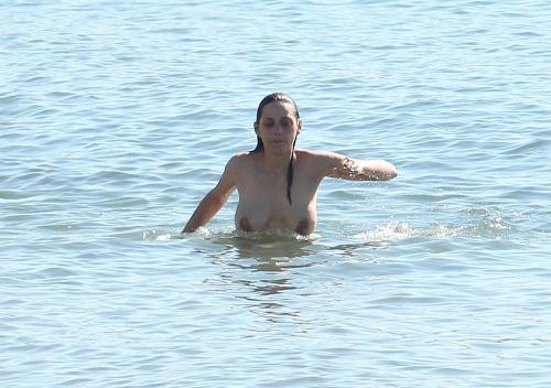 Porn toplessbeachcelebs:  Marion Cotillard (Actress) photos