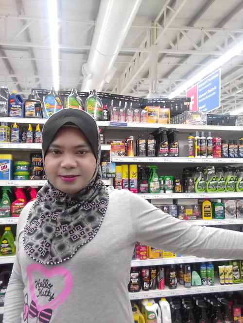 walaaaa23:lelaki40:sayazanasuzanna:Model tesco ok x?CantikPerghh ketiak basah..sedapnyer bau tiak ak