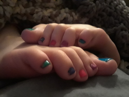 baresolesxoxo: She always has her feet in my face all day long