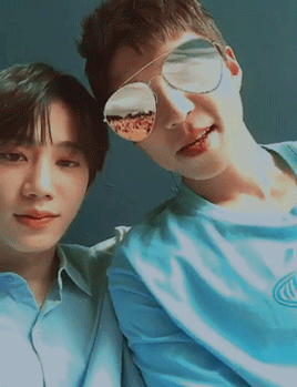 junyuung: jun living his best life showing soohyun insta filters and watching his hyung’s reac