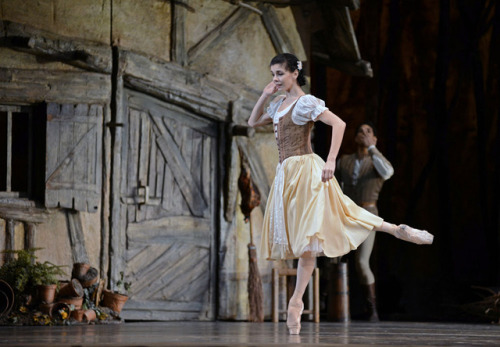 Natalia Osipova in Giselle, Carlos Acosta in background, The Royal Ballet, London, January 2014. © D