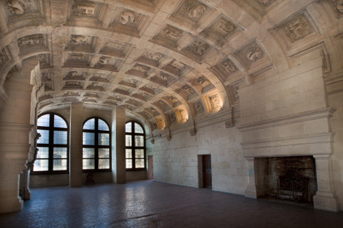 castlesandmedievals:The château also features 128 meters of façade, more than 800 sculpted columns