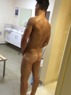 forbiddensights:  Aldo Walsh and his amazing arse!!