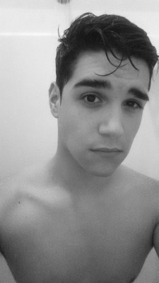 dannysauruswrecks:  My Lifeproof case just enables me to be able to get on Tumblr in the shower now. 