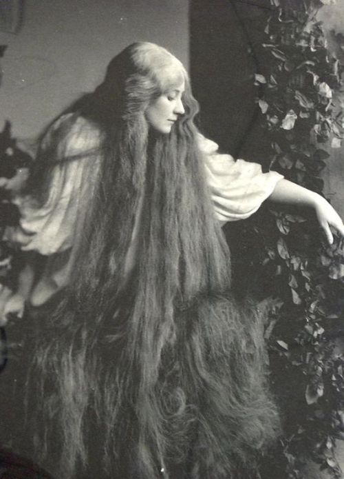 newlorian: marbrenoirphotography: Mélisande (Mary Garden) | Pelléas and Mélisande, 1908.  Me lately