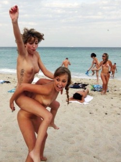 nude-vacations:  Happy on the Beach ….