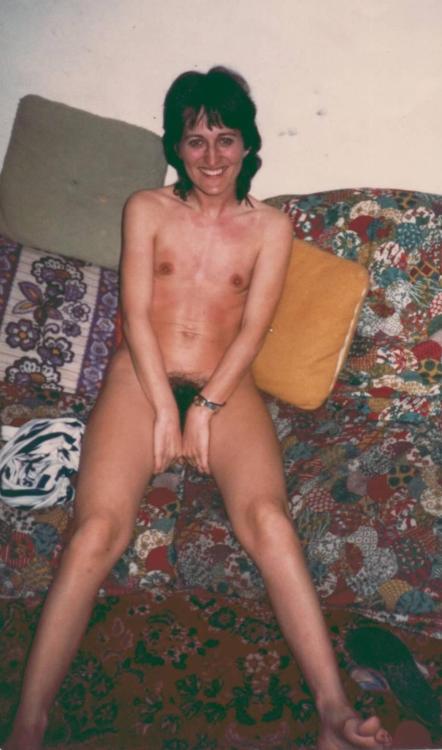 vintagenamelessamateurs: Sexy Amateur Sandra