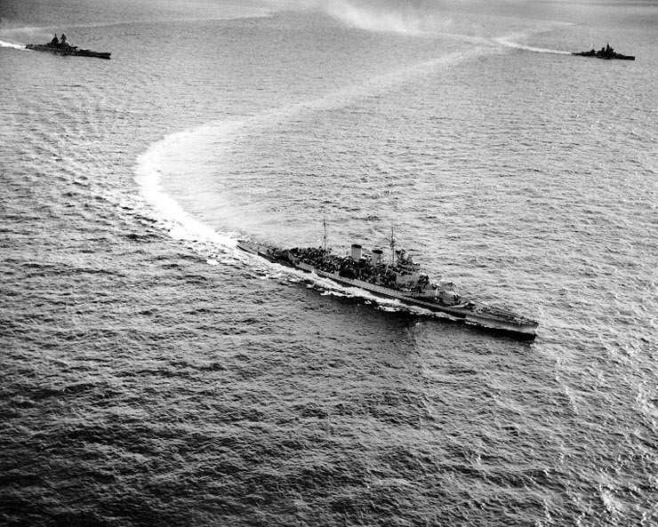 lex-for-lexington:
“Battlecruiser HMS Renown, battleship HMS Valiant and French battleship Richelieu in the Indian Ocean, 12 May 1944.
”