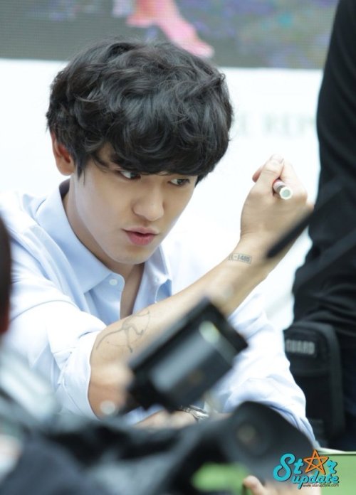 fyeah-chanyeol: © starupdate