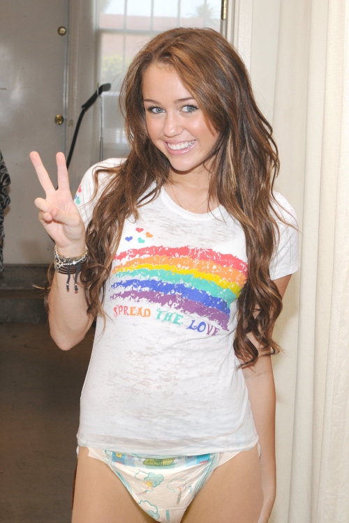 freelyelegantgiver:  “The true baby side of Miley Cyrus”