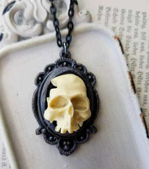 Skull Necklace // PaletreeArcana