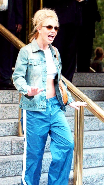britneythepopprincess:9 random candids from 2001