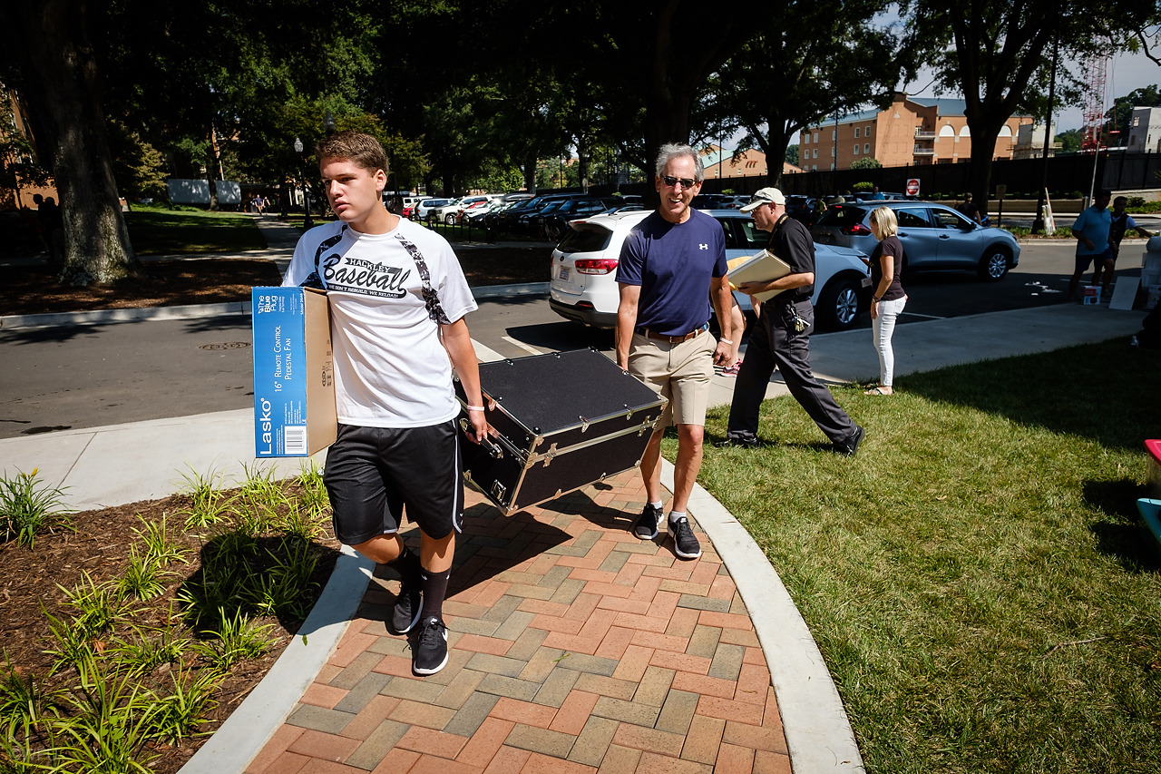 Chris Wahrhaftig (’21) gets a little help from his father, David, as he moves into Angelou Residence on Wednesday. -Ken Bennett
See all the photos from New Deac Week here.