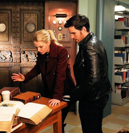 Emma and Killian working together, possibly with Belle, in 6x09 “Changelings”.