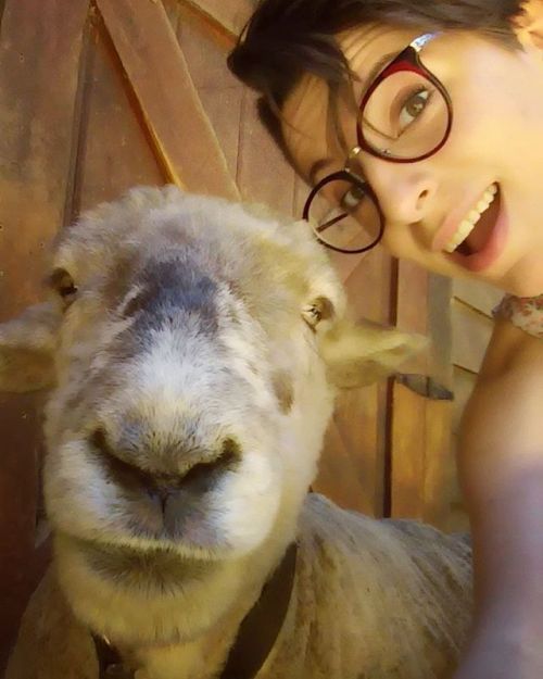 She was a bit sheepish but still took a selfie w me- very magnanimous &amp; kind ty!!!! ✌