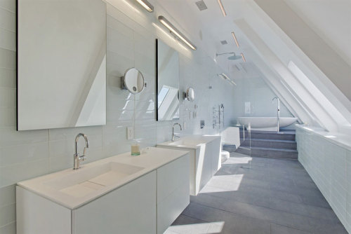 thewildheartsclub:  algaecomplex:  cotea: old clocktower converted into a penthouse  FUCK  It’s like this is my dream home but I didn’t know it till now.  