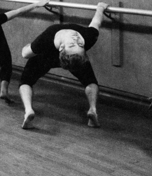 salonicle: James Dean and Eartha Kitt learning ballet in 1955, photographed by Dennis Stock. 