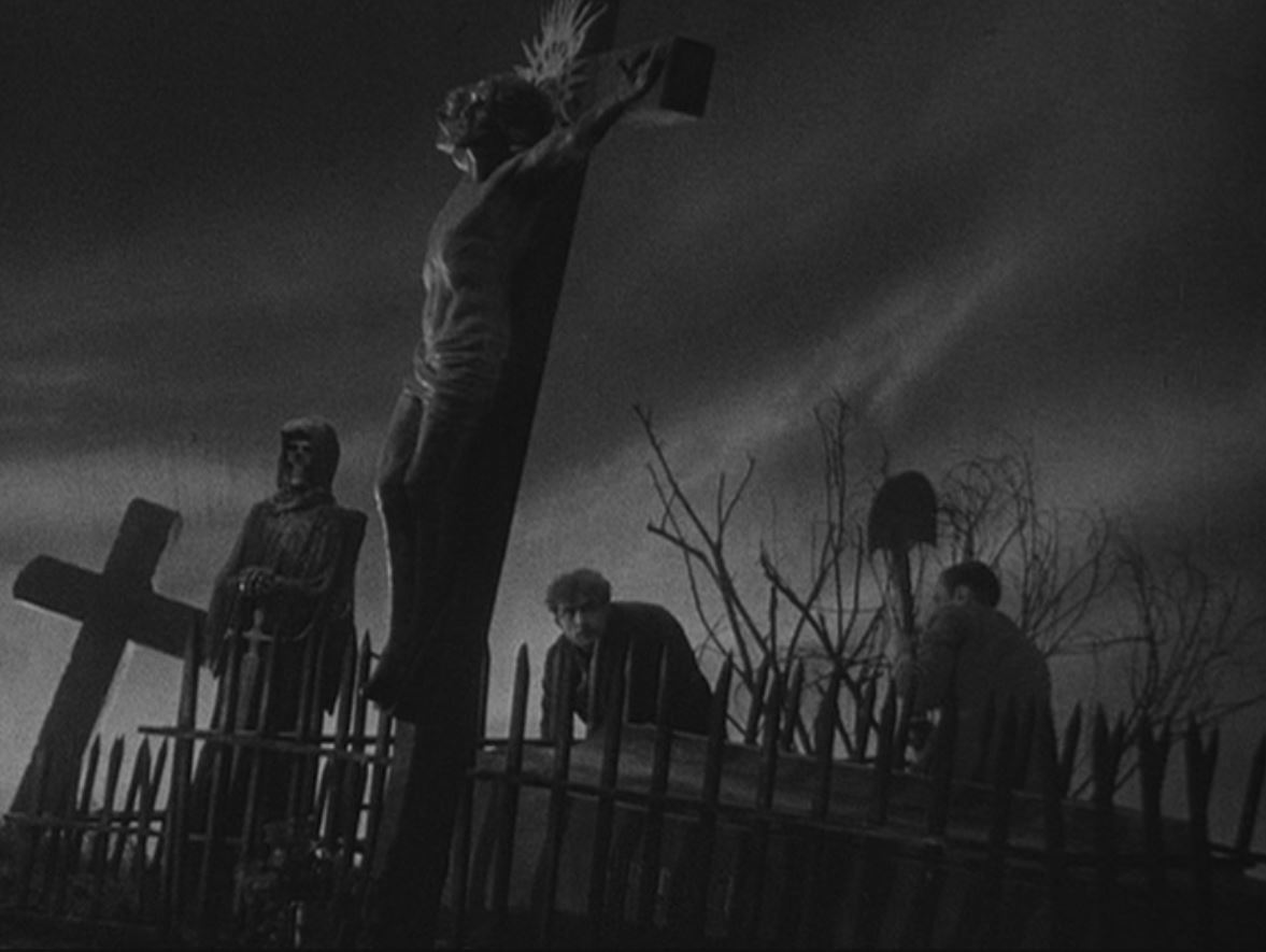sweetheartsandcharacters:The beautiful cinematography of Universal horror films.