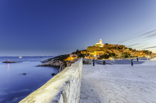 breathtakingdestinations: Ibiza - Spain (by Travelbusy.com) 