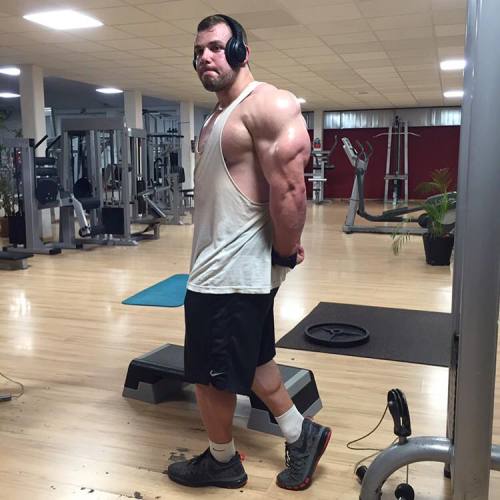 muscular guys, bodybuilders and my states of soul.