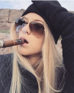 CIGAR Capnolagnia Female Smoking Fetish (NSFW 🔞)