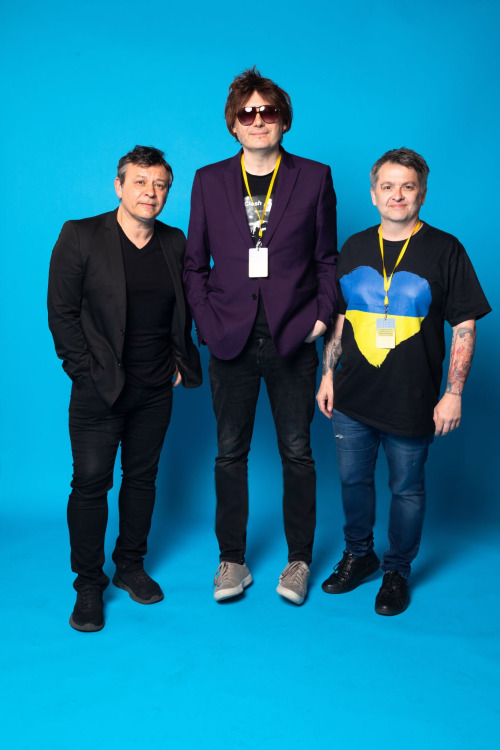 nussywire: Manic Street Preachers backstage at a Concert For Ukraine, March 29, 2022 photography by