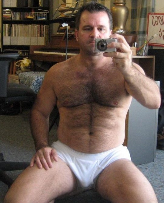 penisbetweenus:  Cute   dad   muscular   hairy = ME WANT !!!